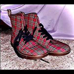 Plaid Air Walk Docs